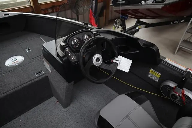 Slide: The Image of Crestliner 1650 Kodiak 2025 - 23