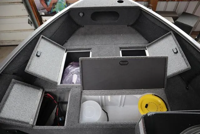 Slide: The Image of Crestliner 1650 Kodiak 2025 - 25