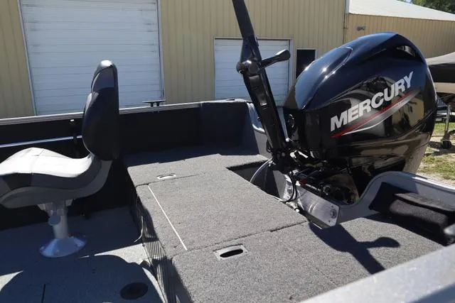 Slide: The Image of Crestliner 1650 Kodiak T 2025 - 4