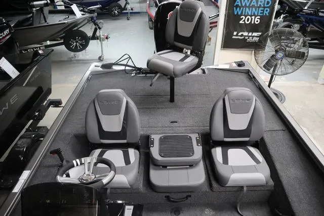 Slide: The Image of Lowe Stinger 195 B 2025 - 5