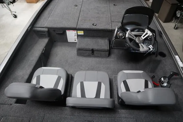 Slide: The Image of Lowe Stinger 195 B 2025 - 6