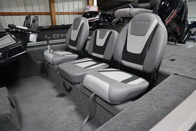 Slide: The Image of Lowe Stinger 195 B 2025 - 7