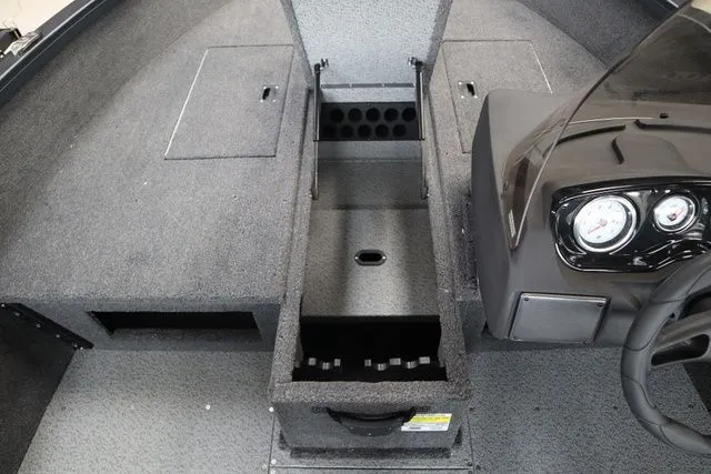 Slide: The Image of Crestliner 1650 Hawk 2025 - 6