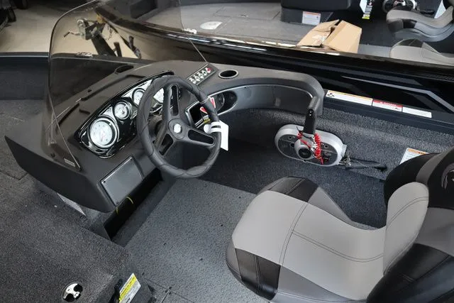 Slide: The Image of Crestliner 1650 Hawk 2025 - 9