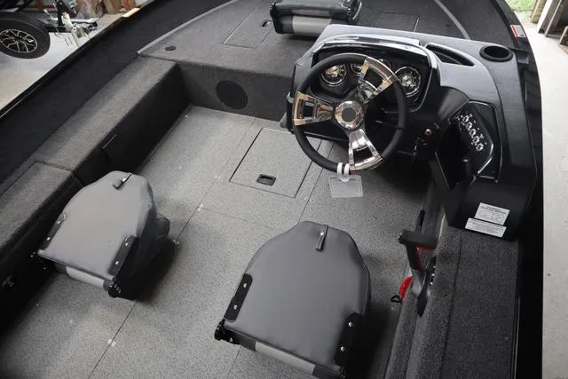 Slide: The Image of Lowe Fishing Machine 1675SC 2025 - 5