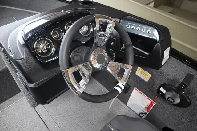 Slide: The Image of Lowe Fishing Machine 1675SC 2025 - 6