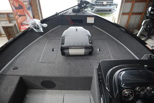 Slide: The Image of Lowe Fishing Machine 1675SC 2025 - 7