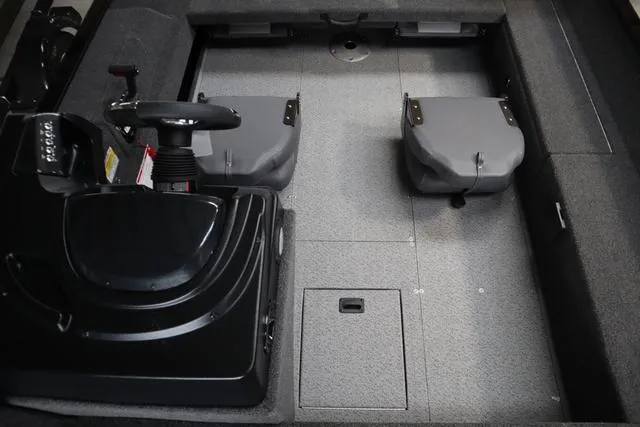 Slide: The Image of Lowe Fishing Machine 1675SC 2025 - 8