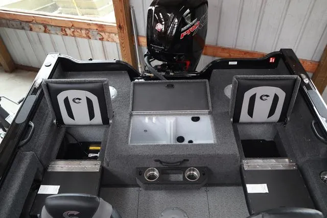 Slide: The Image of Crestliner 1750 Fish Hawk SC JS 2025 - 12