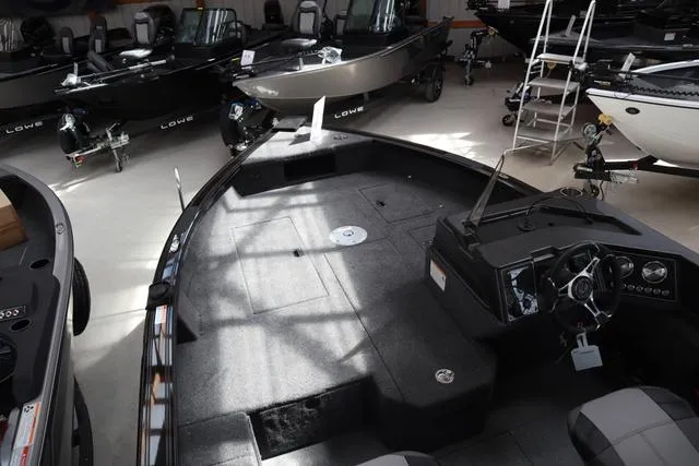 Slide: The Image of Crestliner 1750 Fish Hawk SC JS 2025 - 5