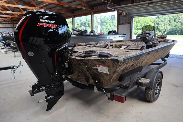 Slide: The Image of Lowe Stinger 195 Poly Camo 2024 - 3