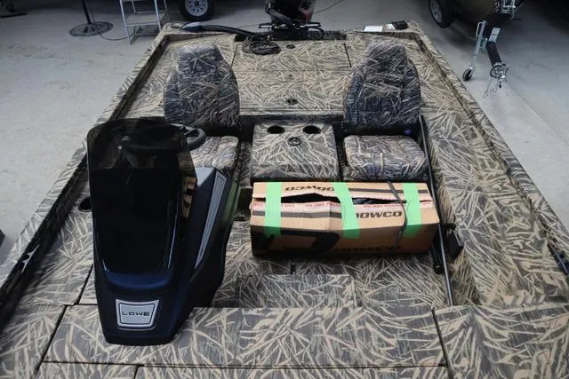 Slide: The Image of Lowe Stinger 195 Poly Camo 2024 - 4