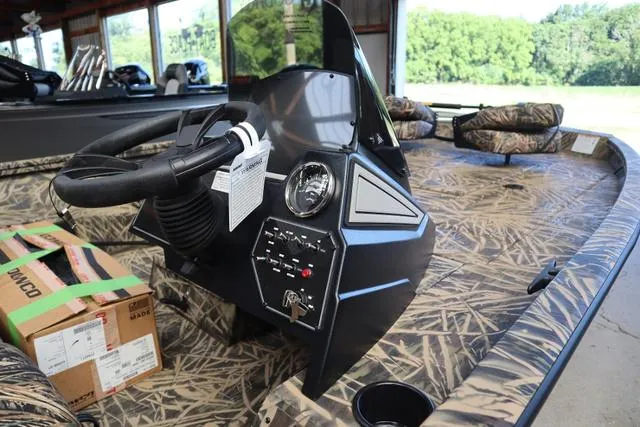 Slide: The Image of Lowe Stinger 195 Poly Camo 2024 - 6