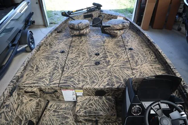 Slide: The Image of Lowe Stinger 195 Poly Camo 2024 - 9