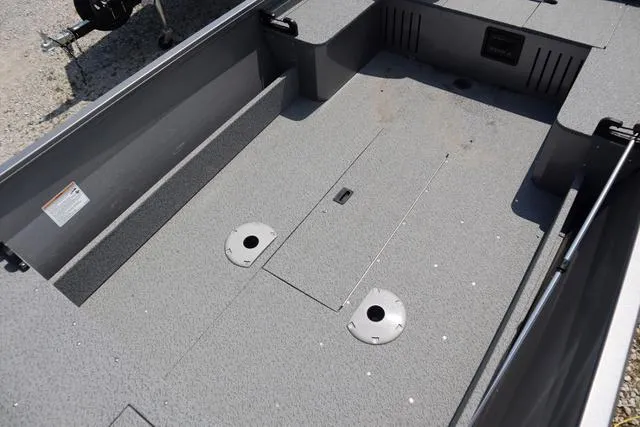 Slide: The Image of Crestliner 1650 Discovery Tiller 2025 - 6