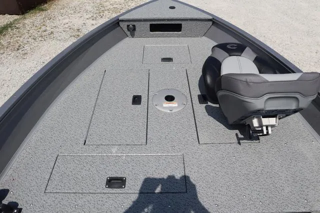 Slide: The Image of Crestliner 1650 Discovery Tiller 2025 - 8