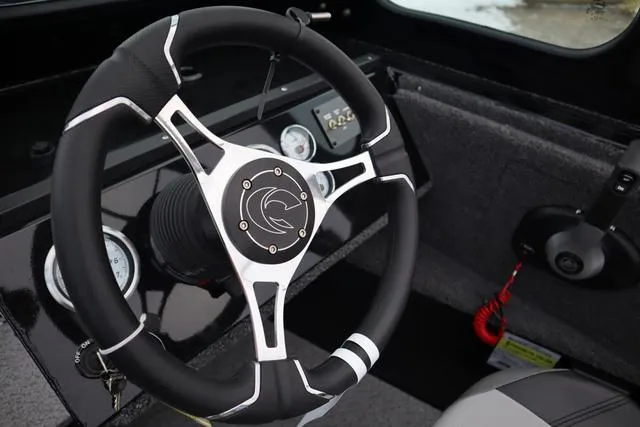 Slide: The Image of Crestliner 1850 Commander 2025 - 17