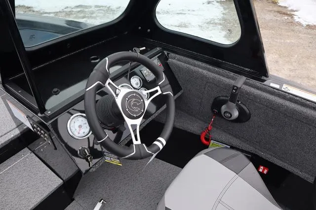 Slide: The Image of Crestliner 1850 Commander 2025 - 18