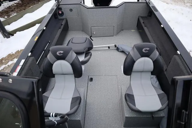 Slide: The Image of Crestliner 1850 Commander 2025 - 20