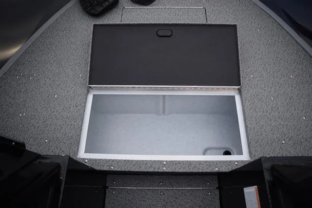 Slide: The Image of Crestliner 1850 Commander 2025 - 22