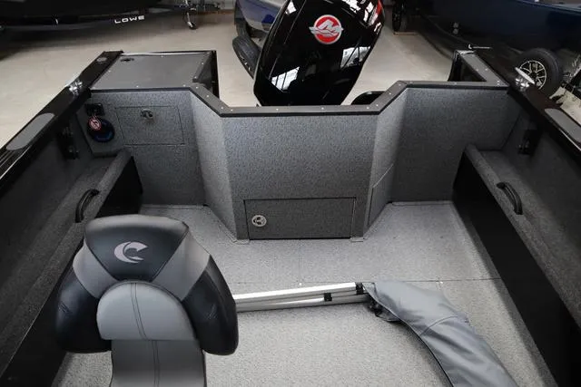 Slide: The Image of Crestliner 1850 Commander 2025 - 30