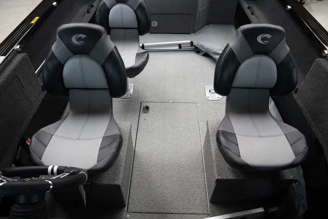 Slide: The Image of Crestliner 1850 Commander 2025 - 32