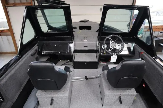 Slide: The Image of Crestliner 1850 Commander 2025 - 33