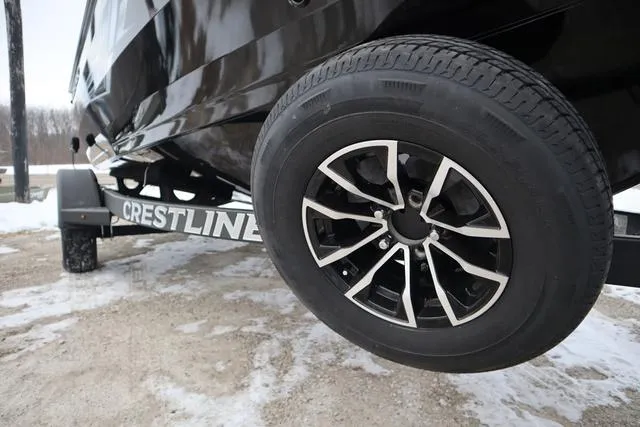 Slide: The Image of Crestliner 1850 Commander 2025 - 6