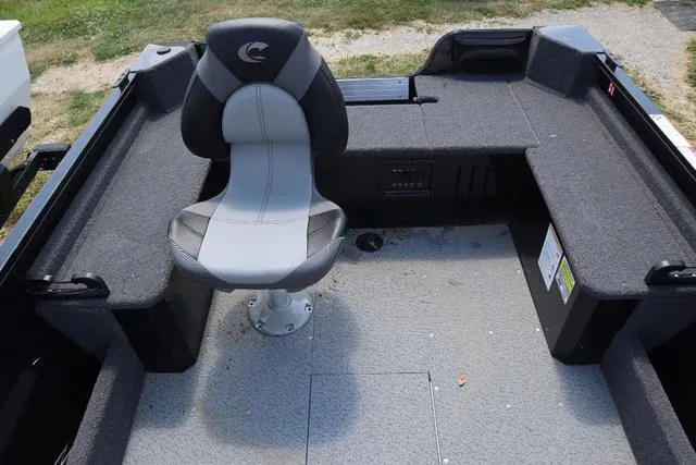 Slide: The Image of Crestliner 1650 Discovery Tiller 2024 - 4