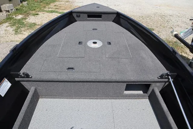 Slide: The Image of Crestliner 1650 Discovery Tiller 2024 - 6