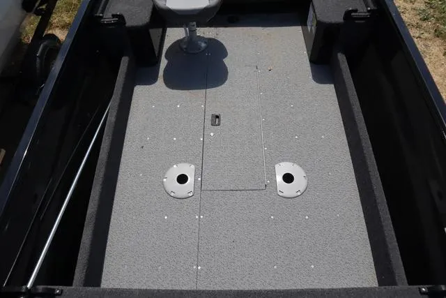 Slide: The Image of Crestliner 1650 Discovery Tiller 2024 - 9