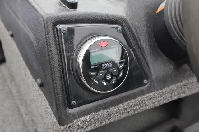 Slide: The Image of Crestliner 1750 Fish Hawk WT JS 2021 - 12