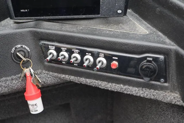 Slide: The Image of Crestliner 1750 Fish Hawk WT JS 2021 - 8