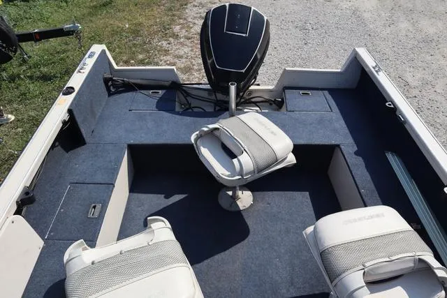 Slide: The Image of 1997 Crestliner 1750 Fish Hawk SC boat interior with seating and motor. - 12