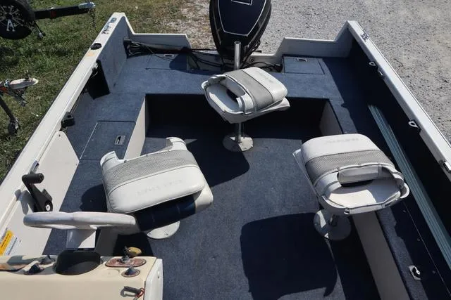 Slide: The Image of 1997 Crestliner 1750 Fish Hawk SC boat interior with swivel seats and motor. - 9