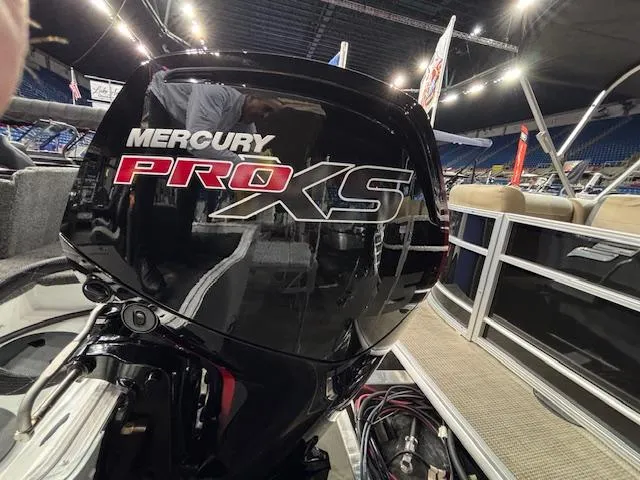 Slide: The Image of Mercury Pro XS engine on 2025 Crestliner 1750 Super Hawk WT JS boat. - 23