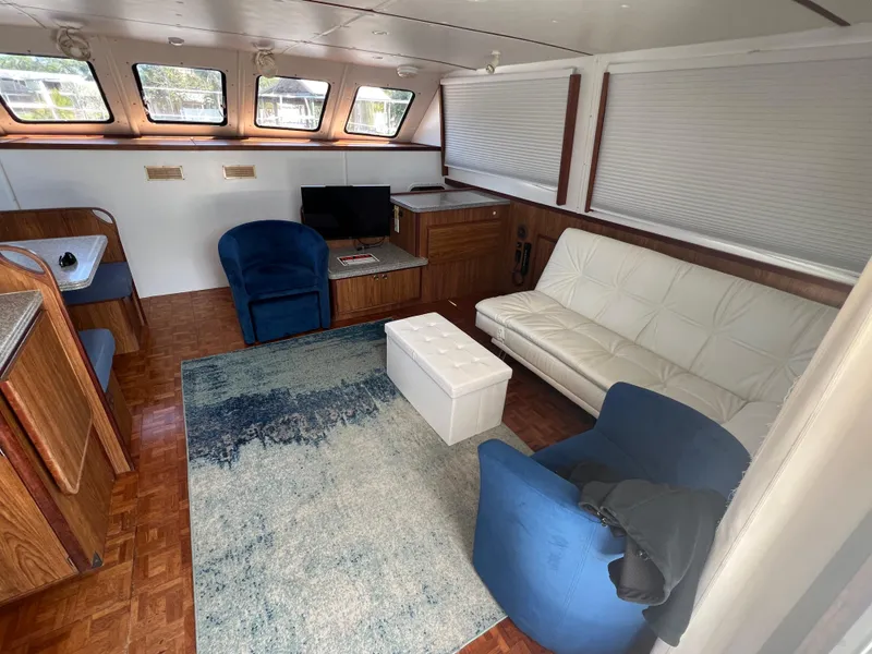 Slide: The Image of Interior of 2004 Endeavour Explorer 46 PowerCat with cozy seating and modern decor. - 47