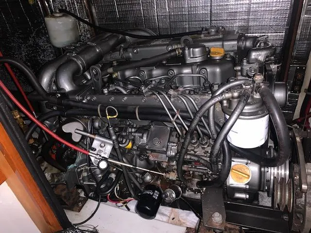 Slide: The Image of Engine of a 1996 Santa Cruz 52, showcasing intricate mechanical components and wiring. - 29