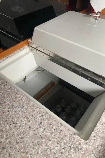 Slide: The Image of Built-in cooler on a 1996 Santa Cruz 52 yacht, containing beverages. - 34