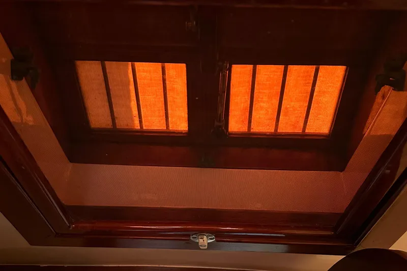 Slide: The Image of TEAK SKYLIGHT IN SALON - 34