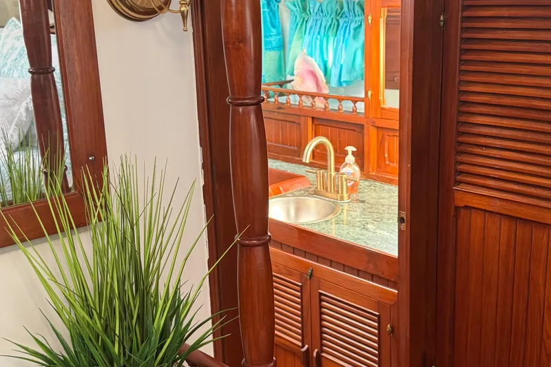 Slide: The Image of Hardin Voyager 45 Ketch 1981 - 70