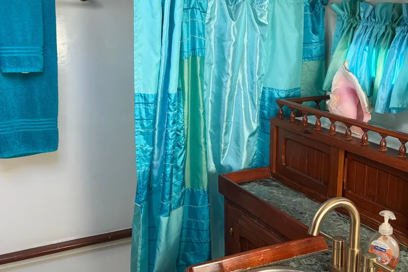 Slide: The Image of Hardin Voyager 45 Ketch 1981 - 72