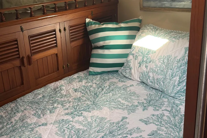 Slide: The Image of Hardin Voyager 45 Ketch 1981 - 73