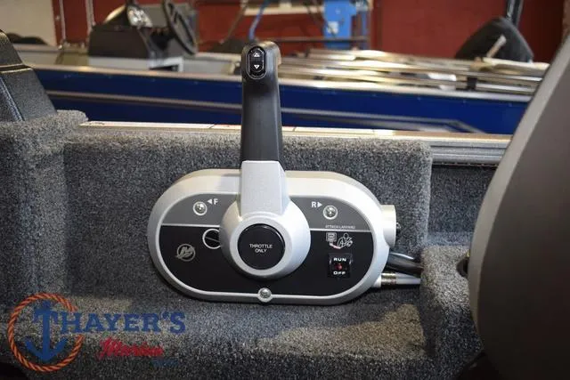 Slide: The Image of Throttle control panel on 2022 Lund 1675 Adventure Sport boat. - 18