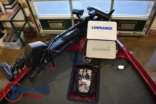 Slide: The Image of 2017 Ranger Z521C boat with Lowrance and Garmin electronics in a garage setting. - 16