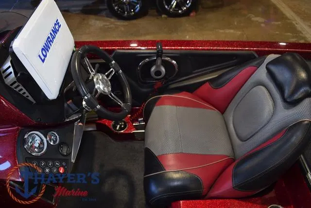 Slide: The Image of 2017 Ranger Z521C boat cockpit with Lowrance display and red-black seating. - 19