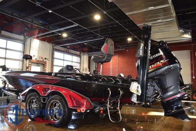 Slide: The Image of 2017 Ranger Z521C bass boat with Yamaha engine in showroom. - 3