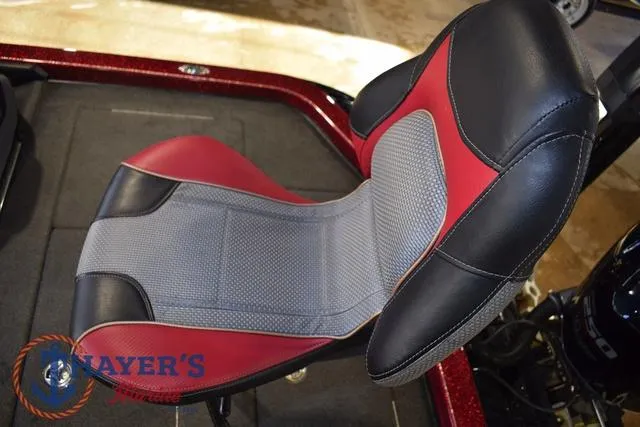 Slide: The Image of Red and black seat on 2017 Ranger Z521C boat. - 45