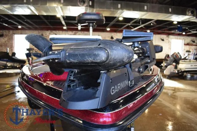 Slide: The Image of 2017 Ranger Z521C boat with Garmin equipment in showroom. - 6