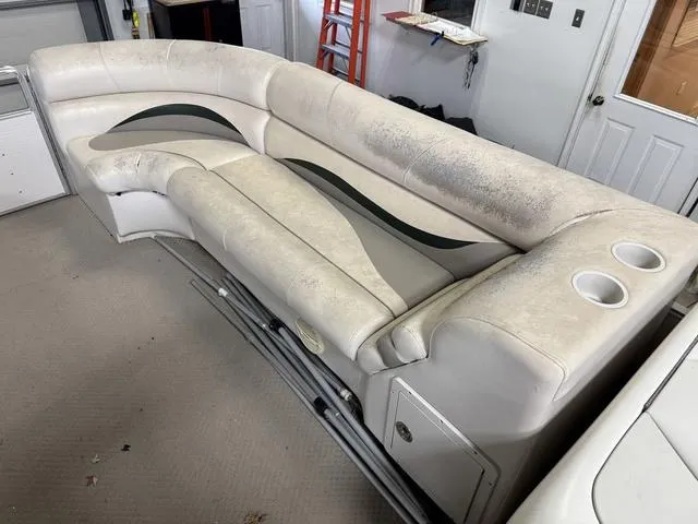 Slide: The Image of Harris 220 Super Sunliner 2004 - 10